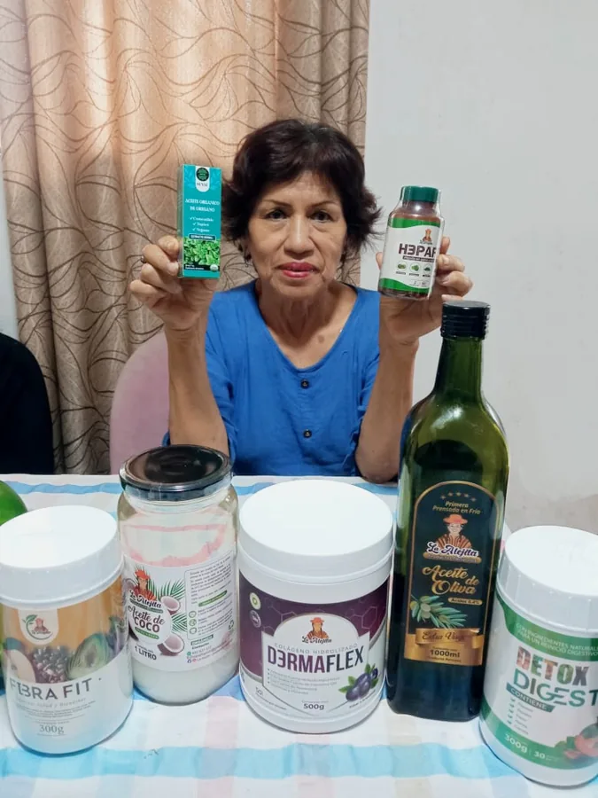 Miriam Gutierrez con productos La Alejita